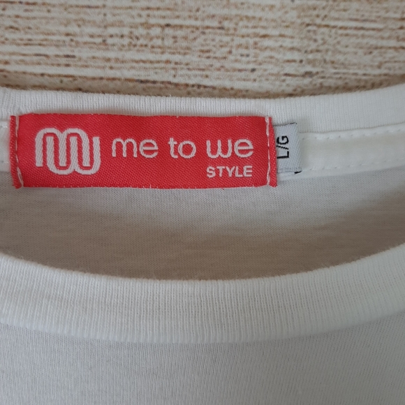 ME to WE Ghandi Tshirt IT STARTS With one - Picture 3 of 5